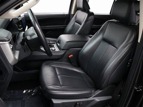 Used 2024 Ford Expedition Max XLT image 9