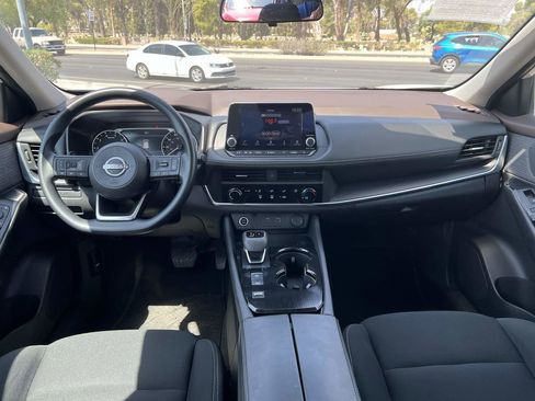 Used 2023 Nissan Rogue S image 10