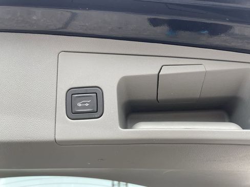 Certified 2025 Cadillac XT5 Premium Luxury w/ LPO, Floor Liner Package image 18