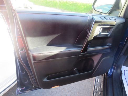 Used 2019 Toyota 4Runner TRD Off-Road image 12