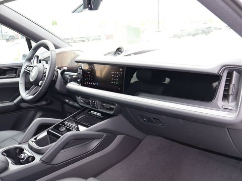 New 2026 Porsche Cayenne Coupe AWD/4WD image 27