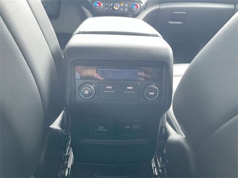 Used 2023 GMC Acadia SLT image 20