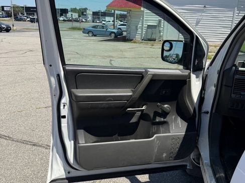Used 2005 Nissan Titan XE AWD/4WD image 27