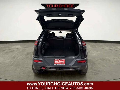 Used 2017 Jeep Cherokee Trailhawk AWD/4WD image 5