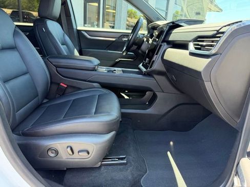 Used 2024 GMC Acadia Elevation AWD/4WD image 9