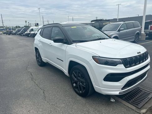 Used 2025 Jeep Compass Limited w/ High Altitude Package AWD/4WD image 11