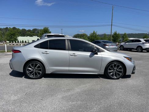 Used 2021 Toyota Corolla SE FWD image 2