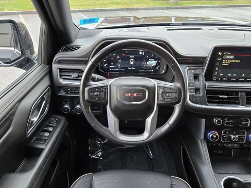 Used 2023 GMC Yukon SLT image 10