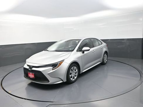 Used 2022 Toyota Corolla LE FWD image 35