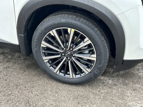 New 2026 Nissan Pathfinder Platinum AWD/4WD image 9