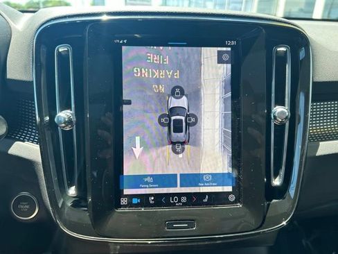 Used 2025 Volvo XC40 B5 Plus AWD/4WD image 25