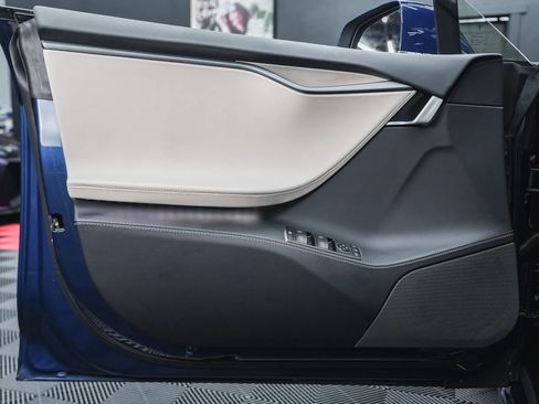 Used 2020 Tesla Model S AWD image 34