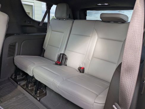 Used 2023 GMC Yukon XL SLT w/ SLT Premium Package image 14