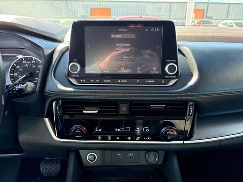 Used 2021 Nissan Rogue SV image 17