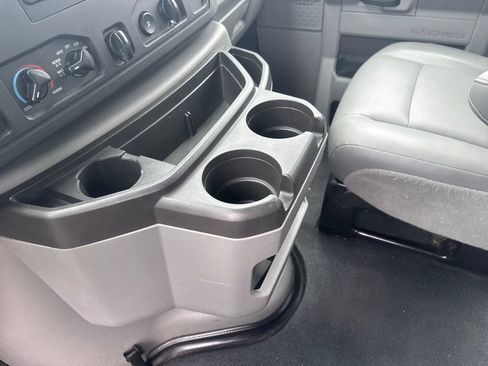 Used 2014 Ford E-250 and Econoline 250 Extended w/ Power Group RWD image 26