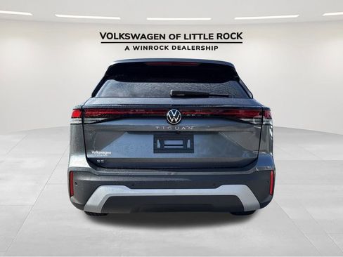 New 2025 Volkswagen Tiguan SE image 4