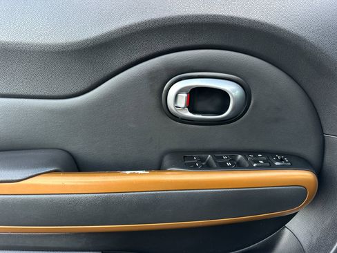 Used 2016 Kia Soul ! w/ Premium Package image 11