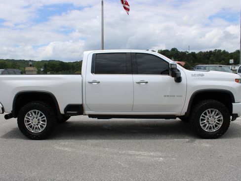 Used 2021 Chevrolet Silverado 2500 High Country w/ Z71 Off-Road Package AWD/4WD image 5