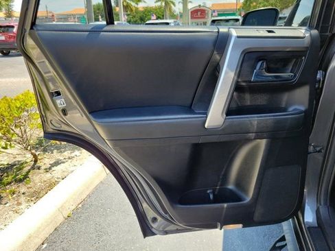 Used 2020 Toyota 4Runner SR5 Premium w/ Moonroof Package AWD/4WD image 9
