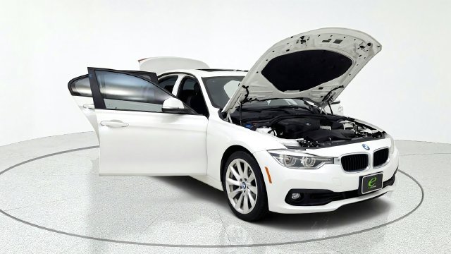 Used 2018 BMW 320i xDrive Sedan AWD/4WD image 11