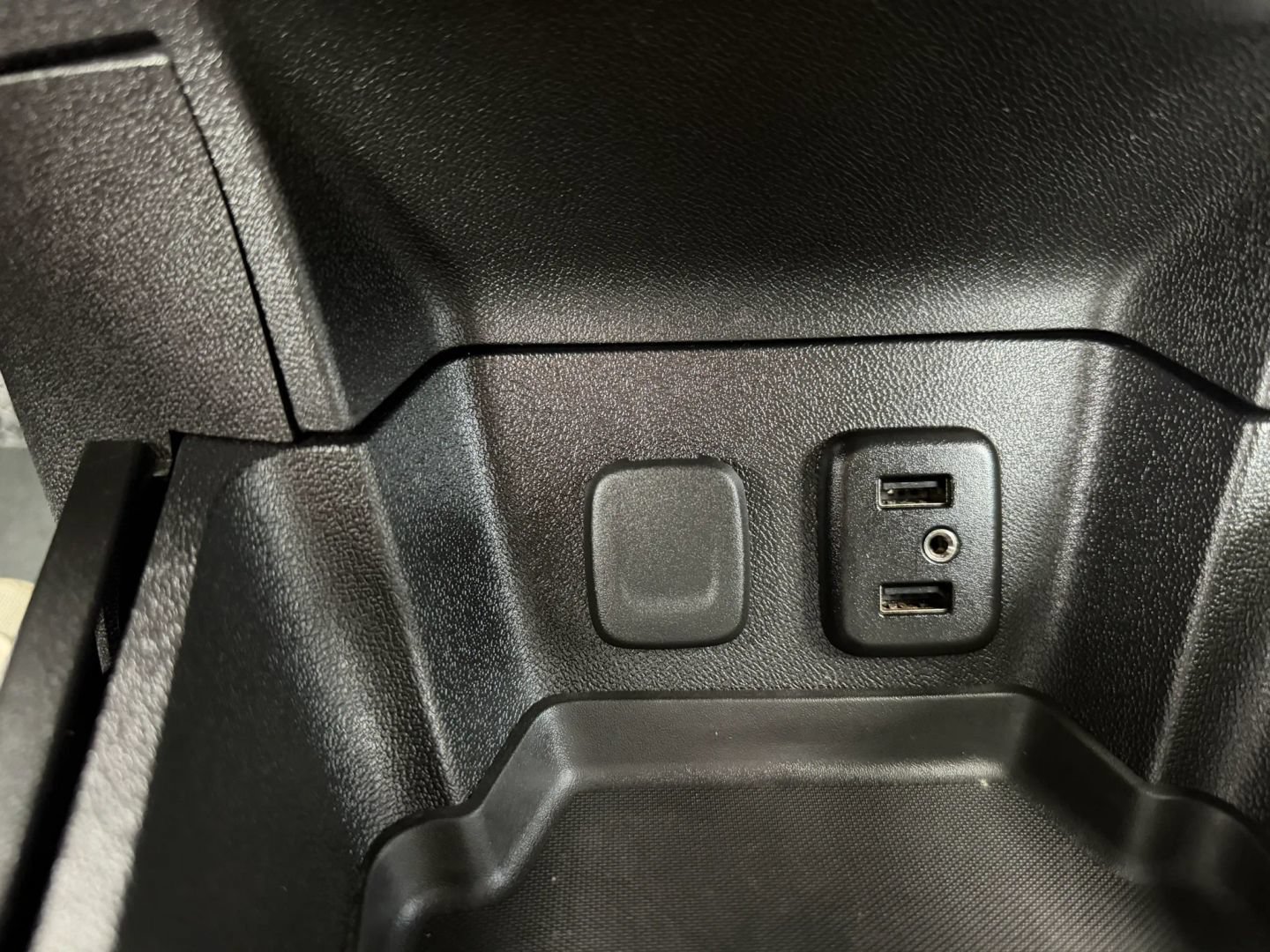 Used 2018 Chevrolet Volt Premier w/ Driver Confidence Package FWD image 31