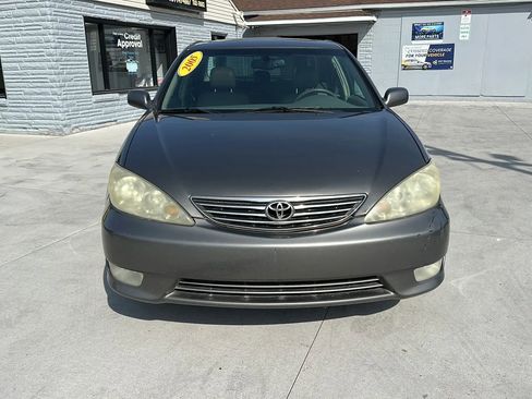 Used 2005 Toyota Camry LE image 2