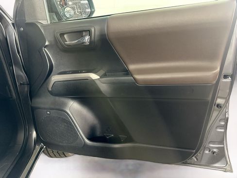 Used 2022 Toyota Tacoma Limited RWD image 32
