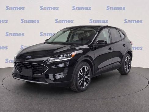 Certified 2022 Ford Escape SE w/ SE Sport Appearance Package FWD image 2