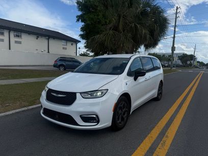 Used 2024 Chrysler Pacifica Limited
