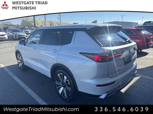 New 2026 Mitsubishi Outlander SE FWD image 9