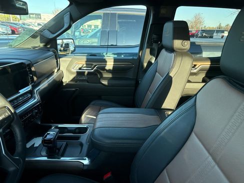 Used 2024 Chevrolet Silverado 1500 High Country w/ High Country Premium Package AWD/4WD image 4