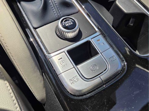 Used 2024 Kia Telluride SX w/ Towing Package image 22