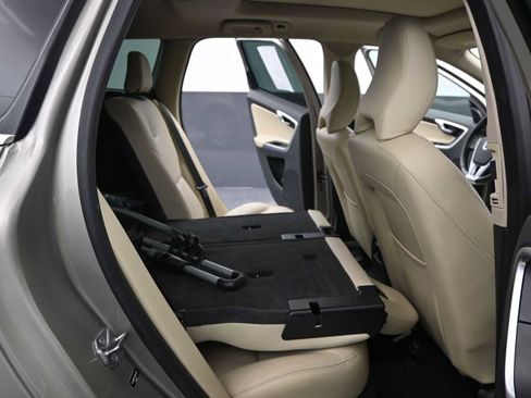 Used 2016 Volvo XC60 T6 w/ Proximity Package image 21