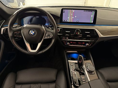 Used 2023 BMW 530e w/ Convenience Package RWD image 32