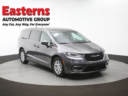 Used 2023 Chrysler Pacifica Touring-L FWD image 51