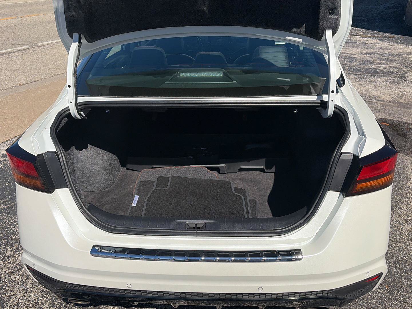 Used 2023 Nissan Altima 2.5 SR FWD image 7