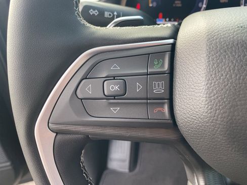 New 2025 Jeep Grand Cherokee Altitude image 17