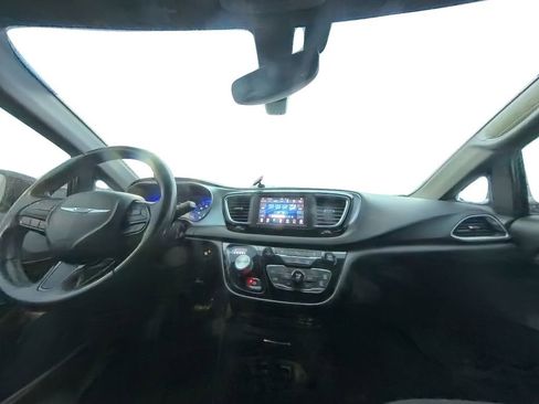 Used 2020 Chrysler Pacifica Touring w/ S Appearance Package image 23