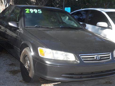 Used 2001 Toyota Camry XLE image 2