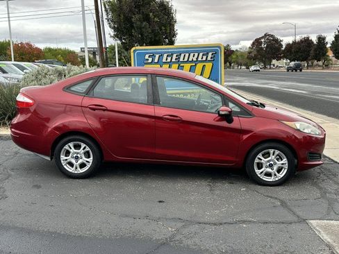 Used 2014 Ford Fiesta SE image 2