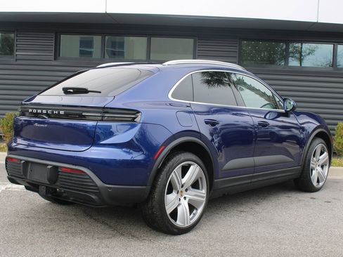 Used 2024 Porsche Macan 4 Electric image 7