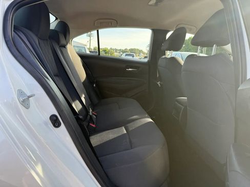 Used 2020 Toyota Corolla LE FWD image 18