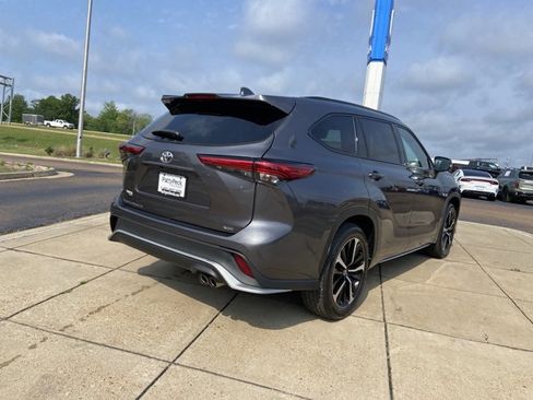 Used 2021 Toyota Highlander XSE FWD image 13