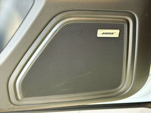 Certified 2026 Porsche Macan AWD/4WD image 12