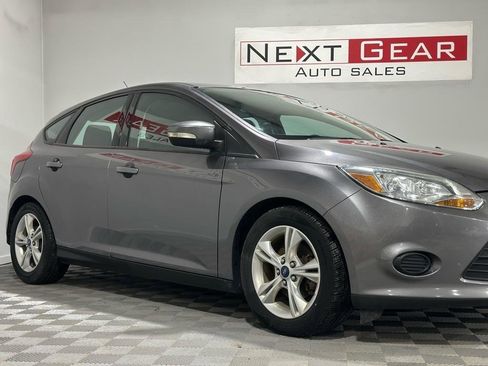 Used 2014 Ford Focus SE FWD image 2