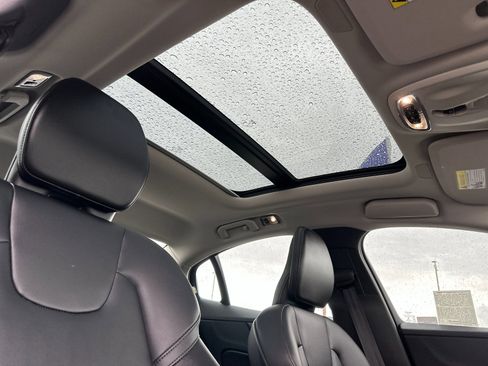 Used 2021 Volvo S60 T5 Momentum w/ Advanced Package image 16