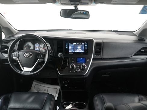Used 2016 Toyota Sienna SE Premium image 14