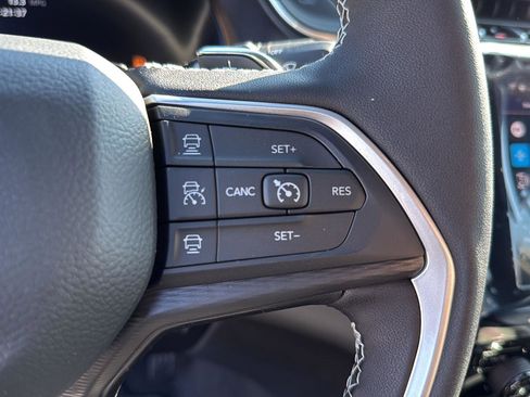 New 2025 Jeep Grand Cherokee Altitude image 24