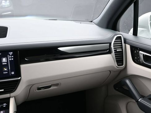 Certified 2023 Porsche Cayenne AWD/4WD image 22