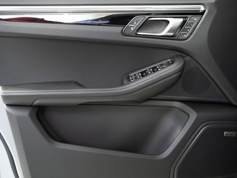 New 2026 Porsche Macan image 6